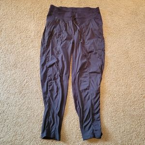 Lululemon Street to Studio 28" sz 10